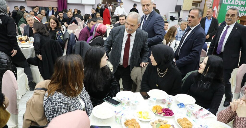 İlkadım Belediye Başkanı Necattin Demirtaş, Çalışanlarıyla İftar Yemeğinde Bir Araya Geldi