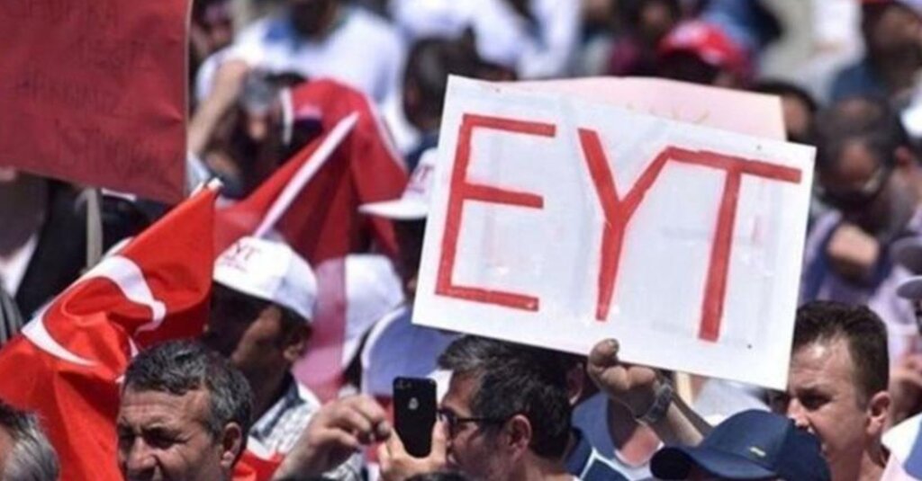 Son dakika: AK Parti'den EYT açıklaması! Merakla beklenen gelişmeyi Ömer Çelik duyurdu