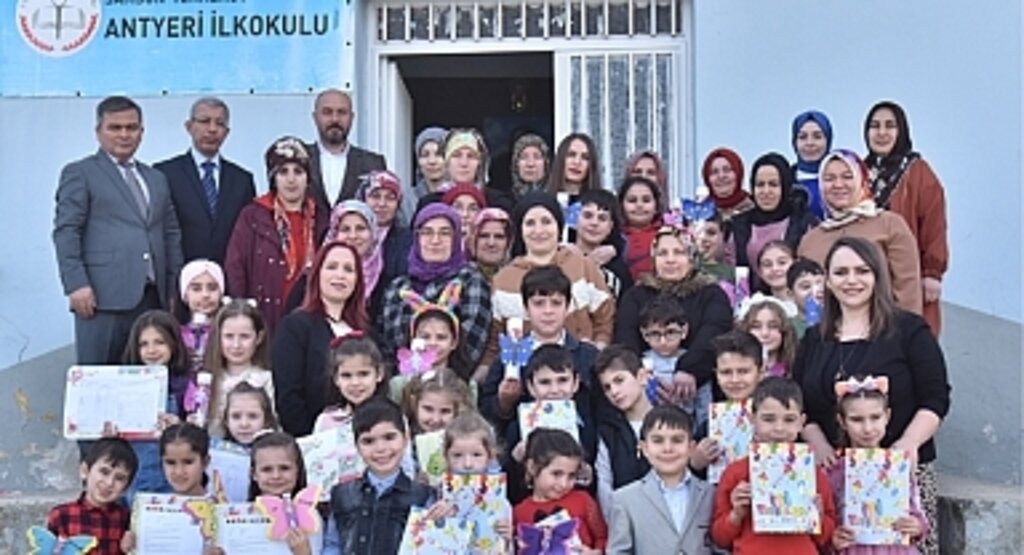 Başkan Togar öğrencilerin karne heyecanını paylaştı
