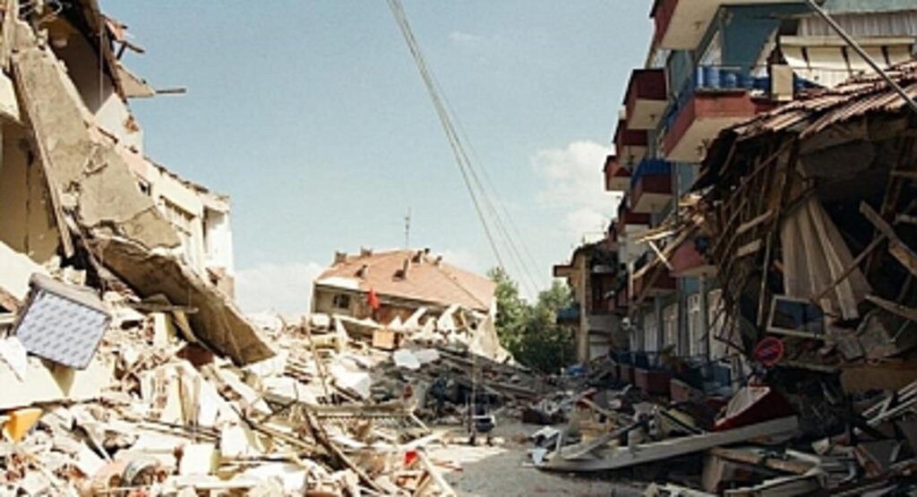 1999 depreminde kaç bina çöktü? 1999 depreminde kaç bina yıkıldı? 1999 Gölcük depreminde kaç kişi öldü?