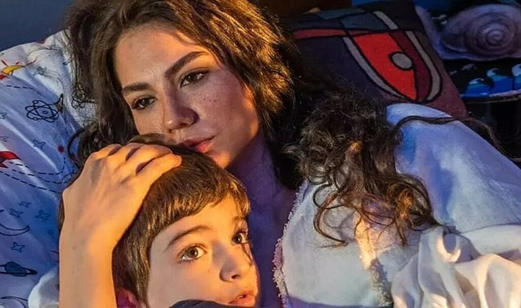 Demet Özdemir ve Engin Akyürek Başrolde: Adım Farah Dizisinin Konusu ve Kadrosu