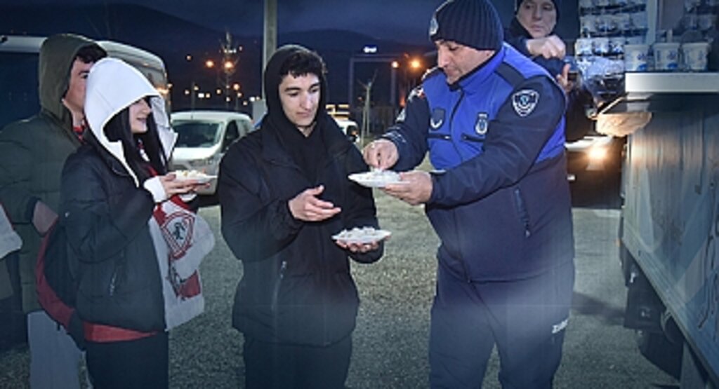 Başkan Togar'dan taraftara pilav ikramı