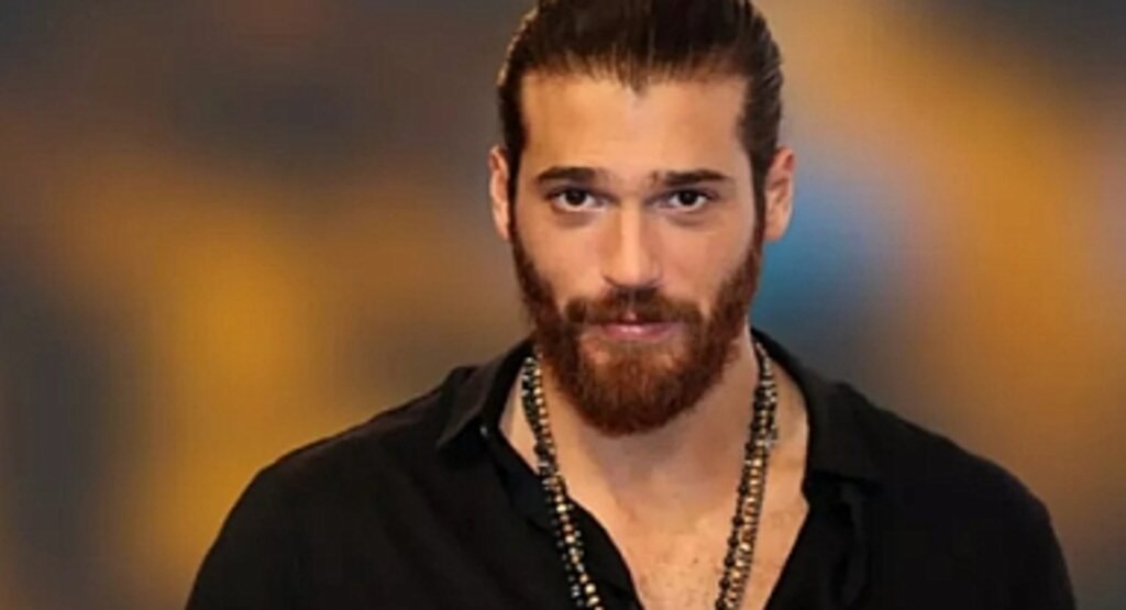Can Yaman eleştirilere ateş püskürdü! Takipçisine verdiği cevap tepki çekti: ''İşine bak, bağış yap''