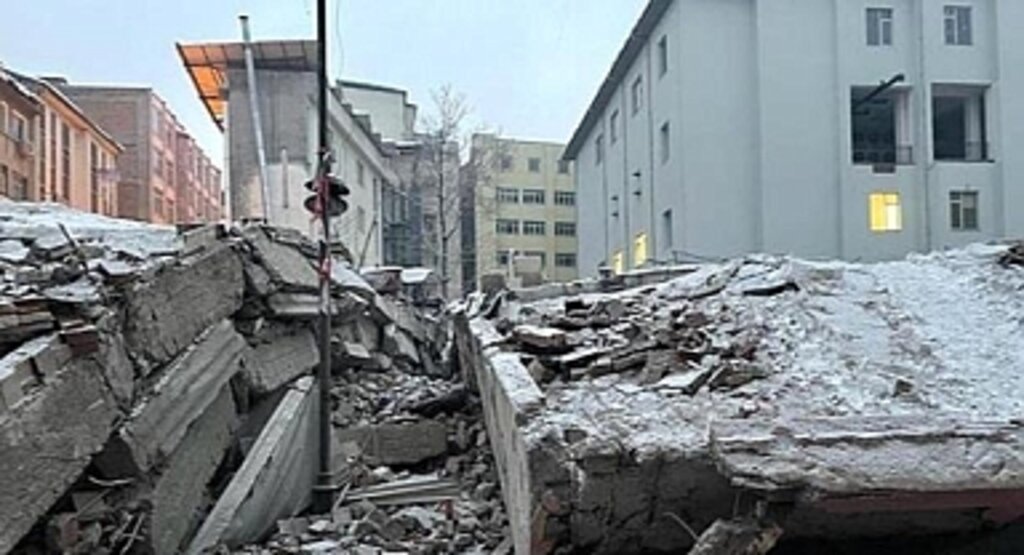 Deprem bölgesinde okullar ne zaman açılacak? Okullar depremden dolayı ne zamana kadar tatil?