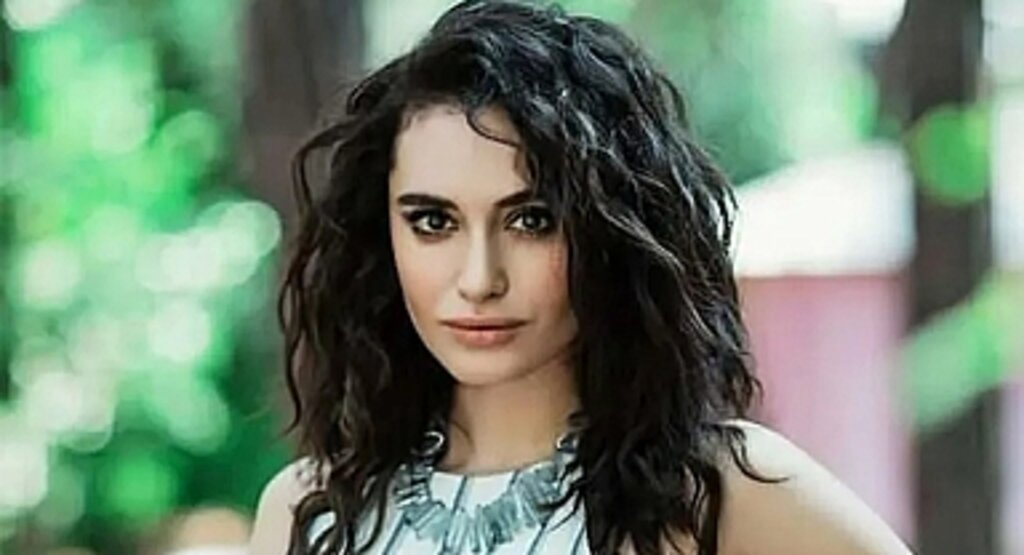 Hande Doğandemir o paylaşımlara tepki! 'Hangi akılla mantıkla yapıyorsunuz!'