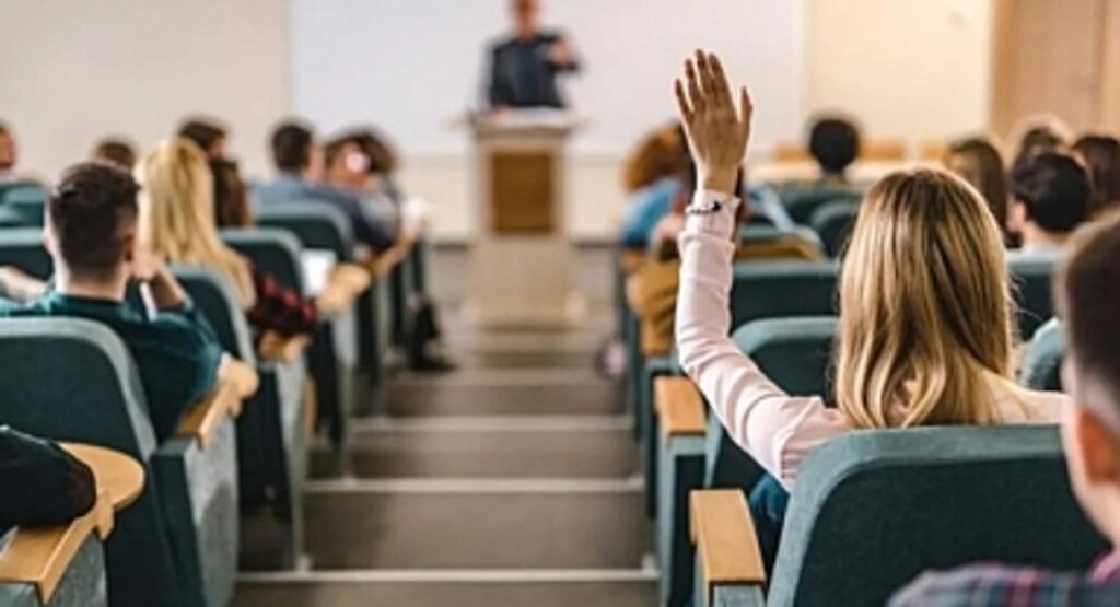 Hibrit eğitim nedir, nasıl bir sistemdir? YÖK, Nisan'da Hibrit Eğitime geçiş yapılabileceğini duyurdu!