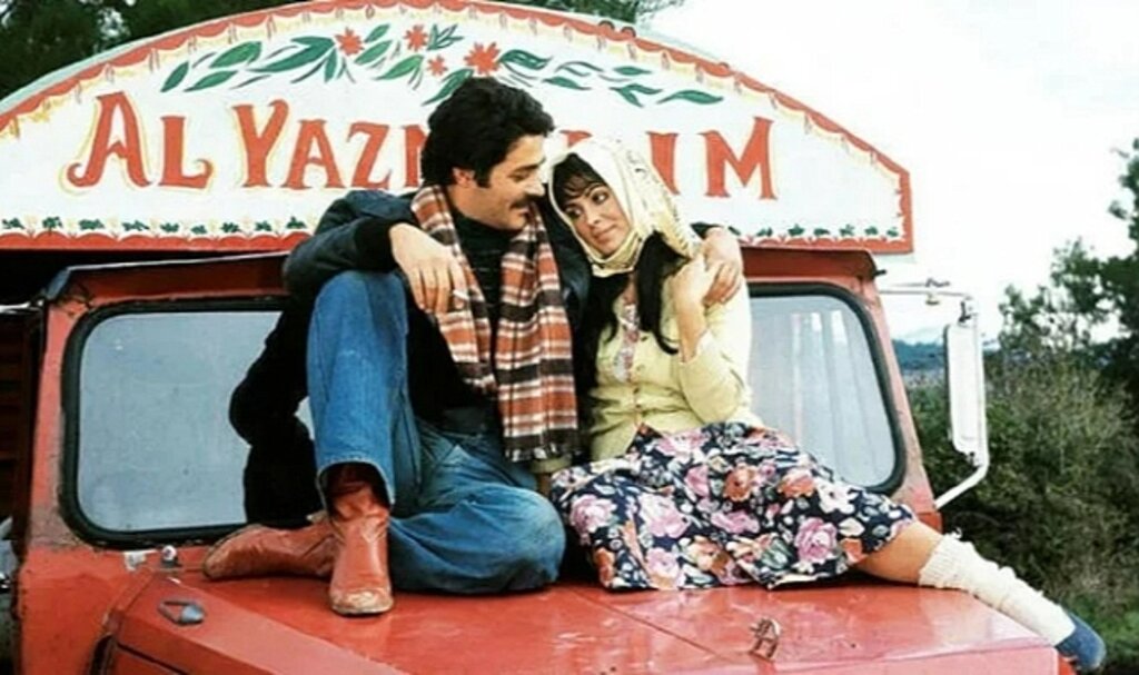 Selvi Boylum Al yazmalım filminin konusu nedir? Selvi Boylum Al yazmalım oyuncuları kimler? Selvi Boylum Al yazmalım kaç yılında, nerede çekildi?