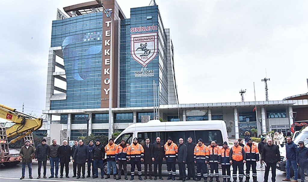 Tekkeköy’den Afet Bölgelerine Büyük Destek: Kamyonlar, Tırlar ve Kurtarma Ekibi Yola Çıktı