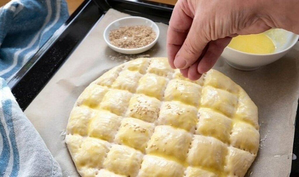 Gemini şunu dedi: Evde Ramazan Pidesi Nasıl Yapılır? Tam Kıvamında Çıtır Çıtır Pide Tarifi ve Malzemeleri