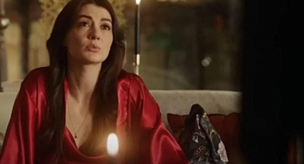Kraliçe Dizisinin Yeni Bölümü Ekranlara Geliyor: 6. Bölüm Canlı İzle!