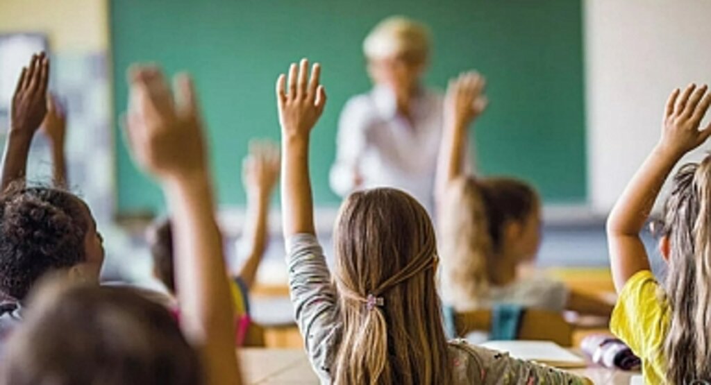 Öğrenci ve Velilerin Merak Ettiği Soru: 14 Nisan 2023 Cuma Günü Okullar Yarım Gün Mü Tatil Olacak?