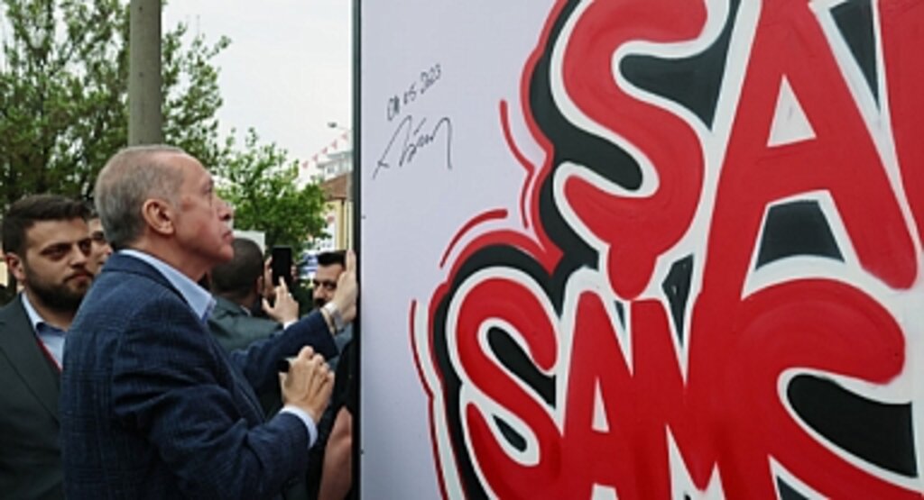 Cumhurbaşkanı Erdoğan’ın İmzaladığı Samsunspor Grafitisi AK Parti İl Binasında Sergilenecek