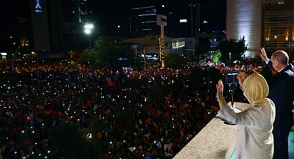 Son Dakika: Cumhurbaşkanı Erdoğan, AK Parti Genel Merkezi'nde Balkon Konuşması Yaptı