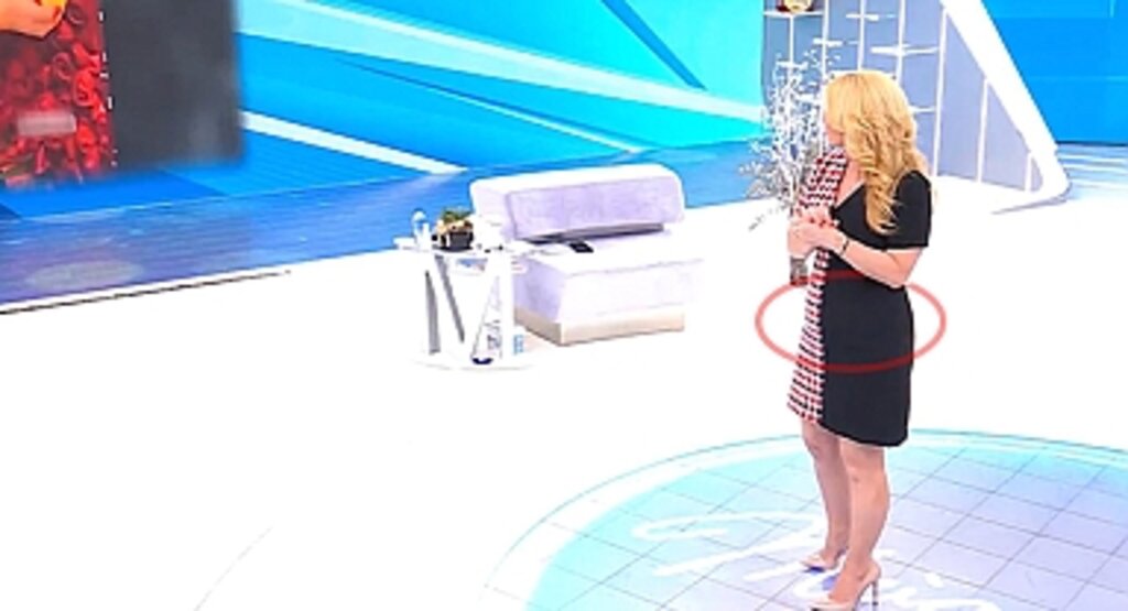 Müge Anlı hamile mi? Müge Anlı kaç yaşında? Müge Anlı kimdir? Canlı Yayında Göbek Dikkatlerden Kaçmadı