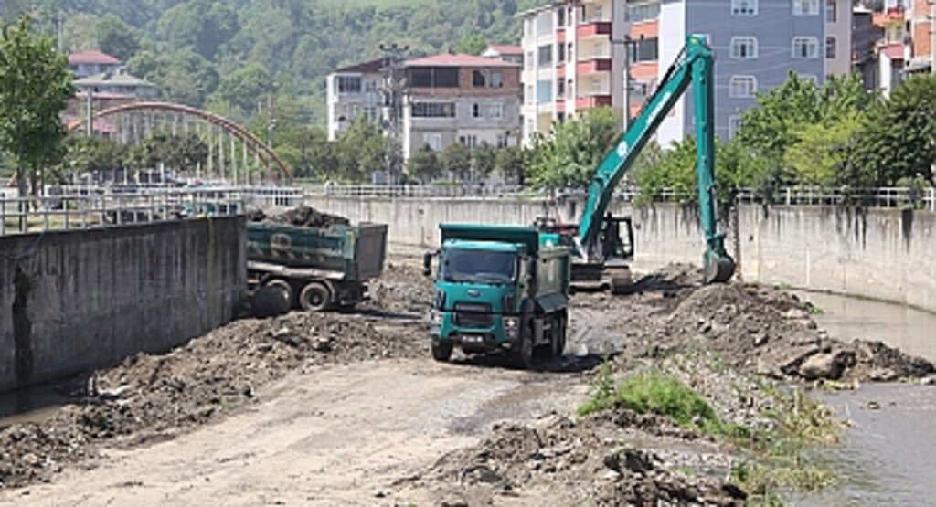 Tekkeköy’de Ulaşımı Rahatlatacak Beton Köprüde Çalışmalar Sürüyor