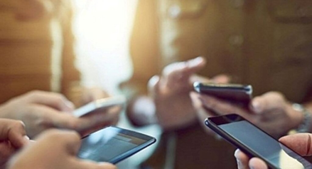 Üniversite Öğrencilerine Üniversitelilere Vergisiz Telefon ve Bilgisayar Müjdesi! Şartlar ve Detaylar Belli Oluyor Telefon ve Bilgisayar Desteği: Detaylar ve Şartlar