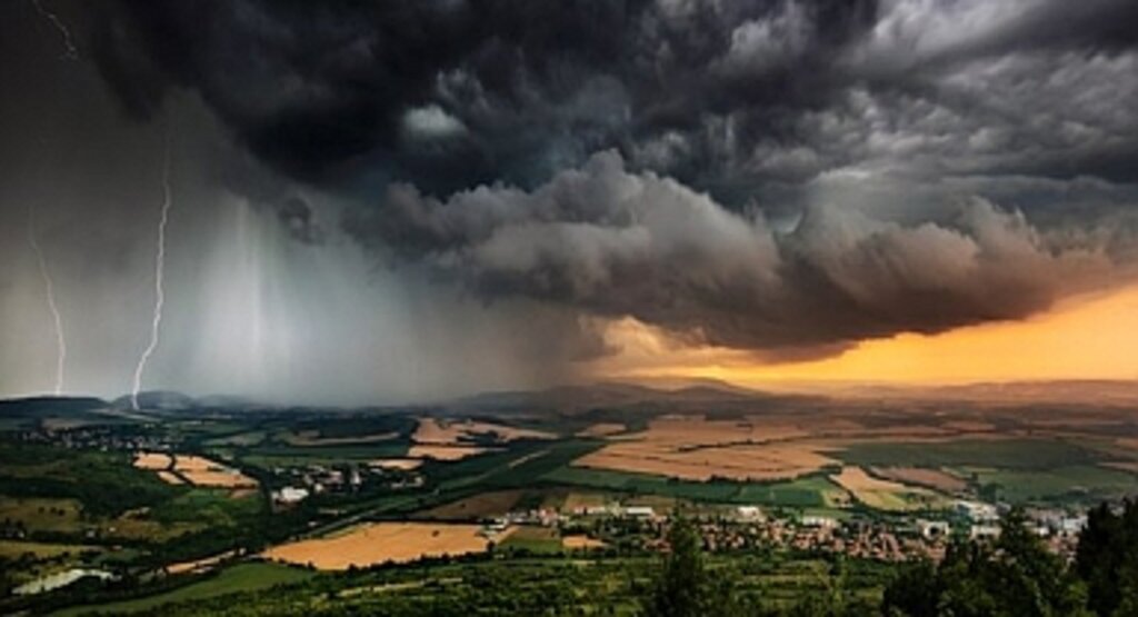 Gök Gürültüsü Nedir, Nasıl Oluşur? Doğanın Bu Etkileyici Sesi Hakkında Merak Edilenler