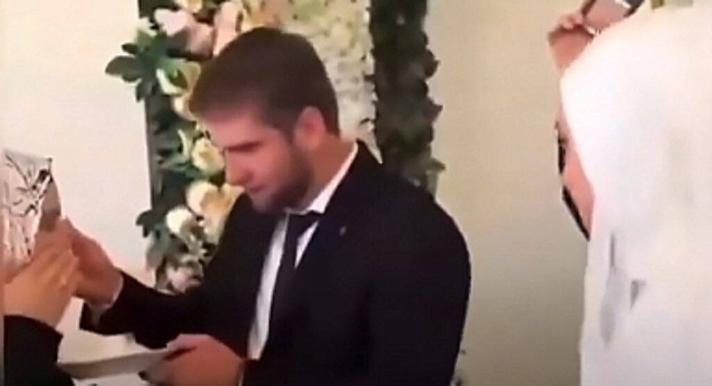 Sosyal Medyada Gündem: Damat, Gelin Yerine Annesine Pasta İkram Etti!