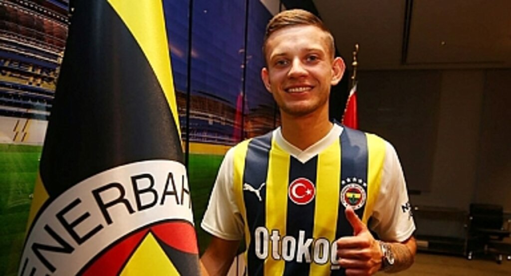 Fenerbahçe, Sebastian Szymanski'yi Kadrosuna Kattı