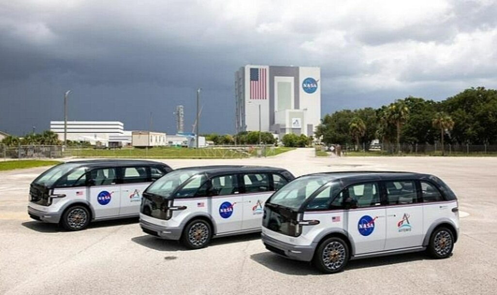 NASA’dan Ay’a Giden Yolda Yeni Araçlar: Artemis Astronotları İçin Özel “Astrovan” Tanıtıldı