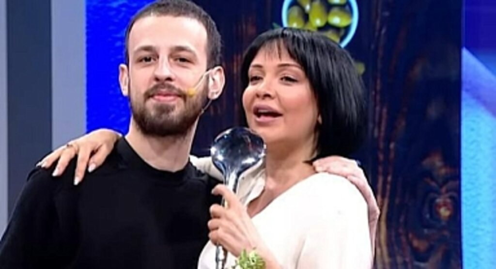 Bez Bebek'in Efsane İkilisi Nana ve Emre Yıllar Sonra Dokunaklı Bir Buluşma Yaşadı: Sosyal Medyada Büyük İlgİ ve Değişimleri Konuşuluyor!