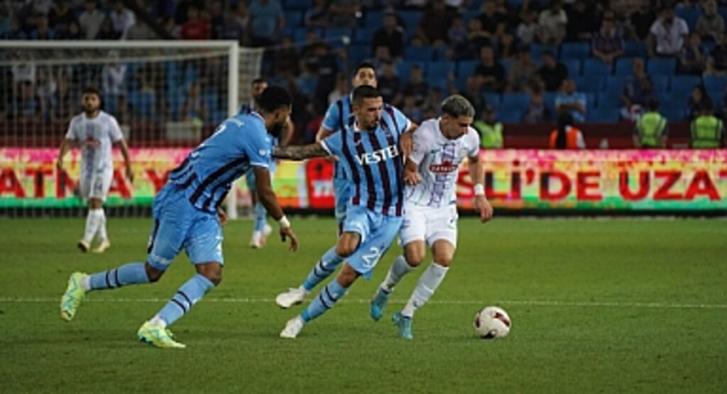 Rizespor Deplasmanda Trabzonspor'u 3-2 Yenerek İlk Galibiyetini Aldı