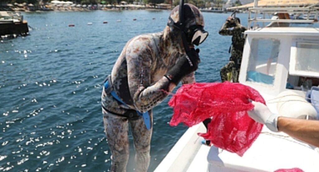 Yalıkavak'ta Deniz Dibi Temizliği: Gönüllülerin Çabasıyla 447 kg Atık Toplandı