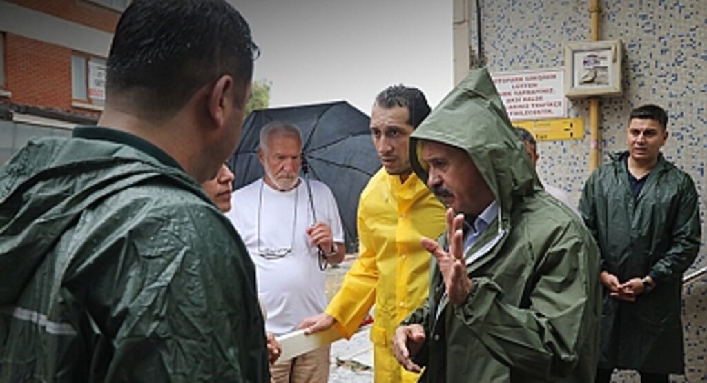 Atakum'da Şiddetli Yağışlara Hızlı Müdahale: Belediye Başkanı Deveci, Mağdurlarla Dayanışma İçinde