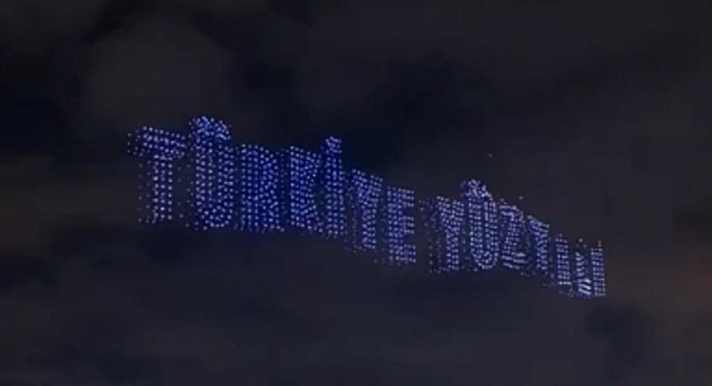 Cumhuriyet'in 100. yıl coşkusu! İstanbul kaç drone kullanıldı