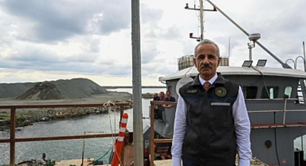 Depremden etkilenen İskenderun Limanı’nda 52 milyon tonluk yük elleçlendi