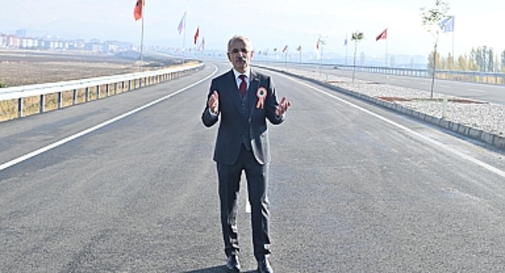 Ulaştırma Bakanı Uraloğlu, Çorum'da İskilip Devlet Yolu Açılışında Yüksek Hızlı Tren Müjdesi Verdi