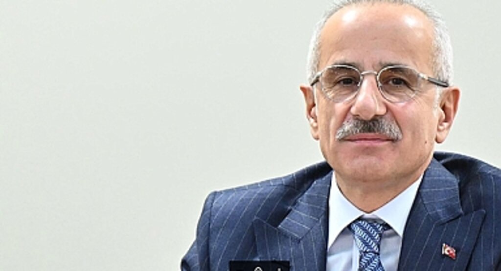 AJet, İlk Mesai Gününde Bakan Uraloğlu'nun Katılımıyla İşletme Ruhsatını Aldı: Türkiye Havacılıkta 2024'e Hızlı Başlangıç Yaptı