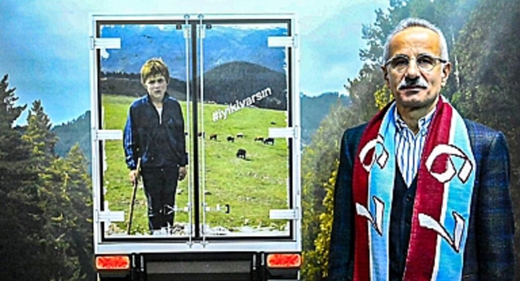 Ulaştırma ve Altyapı Bakanı Abdulkadir Uraloğlu, Trabzon'da düzenlenen 'U-Fest' etkinliklerine katıldı