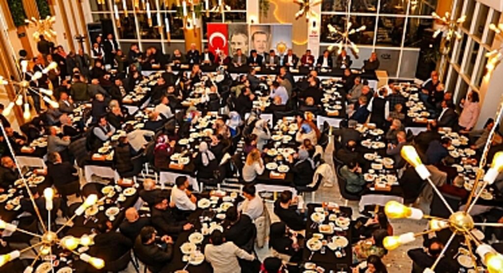 Güçlü Bir Geçmiş, Birlikte Bir Gelecek: AK Parti Çarşamba'da Gövde Gösterisi Yaptı