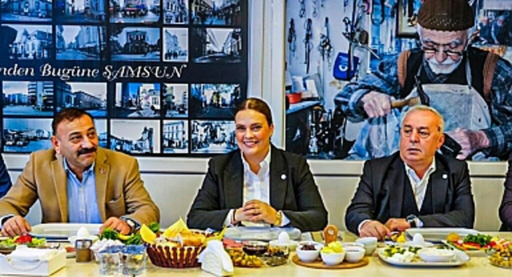 İYİ Parti Samsun Büyükşehir Belediye Başkan Adayı Tüfekci, Esnafa Destek Paketini Tanıttı