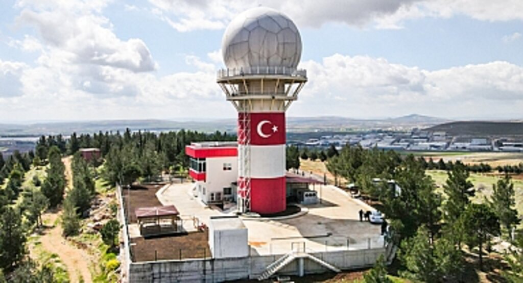 Türkiye'nin İlk Milli Gözetim Radarı, Gaziantep Havalimanı'nda Hizmete Girdi: Hava Trafik Kontrolünde Yerli Teknoloji ve Başarı!