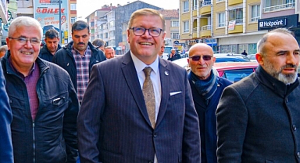 Adem Güney’den “Ahlaklı Belediyecilik” Vurgusu: Billboard Harcamalarını Sorguladı