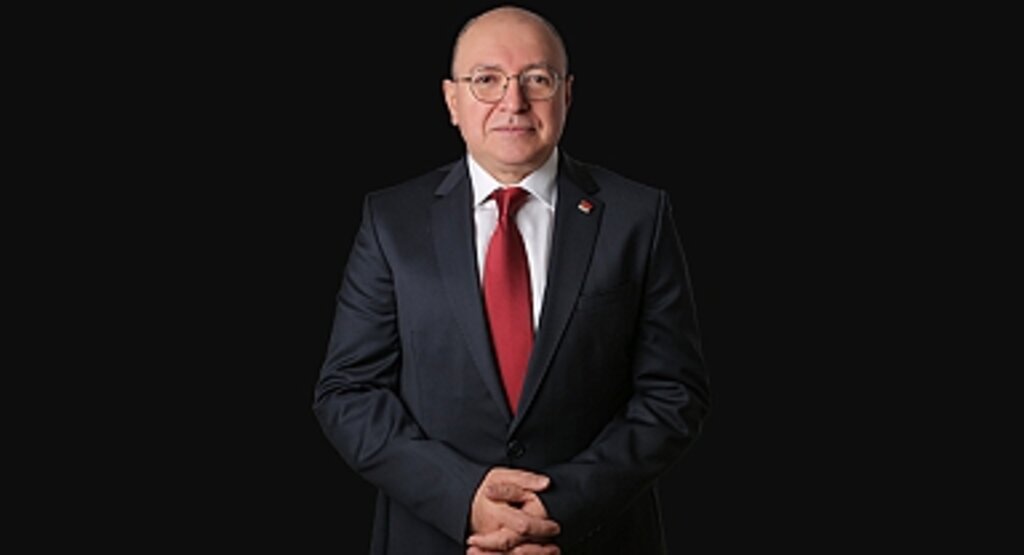 CHP Adayı Şenel, Rakiplerine Sert Sözlerle Yüklendi