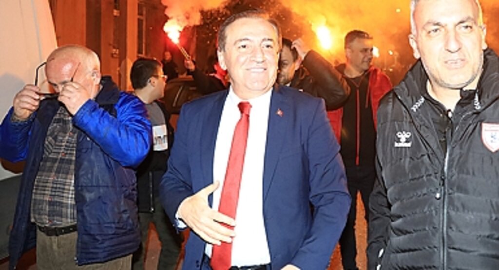 Samsunspor'a Yeni Stadyum Vaadi: CHP Adayı Cevat Öncü'den Ziyaret ve Taahhütler
