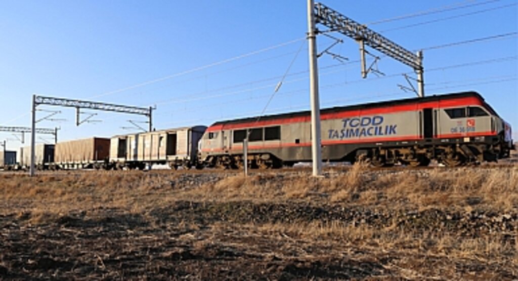 Bakü-Tiflis-Kars Demiryolu Hattı Yeniden Açıldı: Türkiye’den Azerbaycan’a İlk Tren Yola Çıktı!