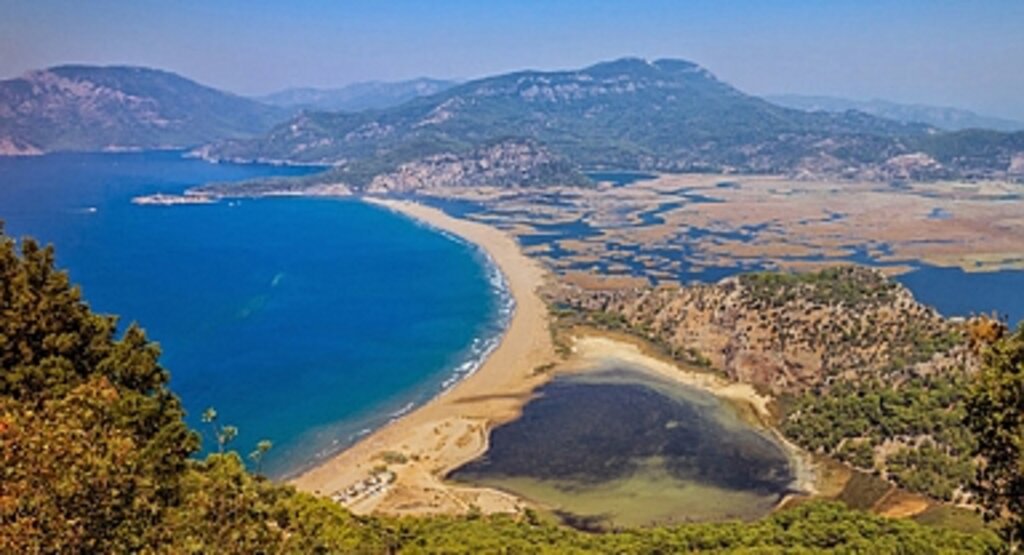 Caretta Cenneti: İztuzu Plajı Doğayla İç İçe Tatil Fırsatı Sunuyor
