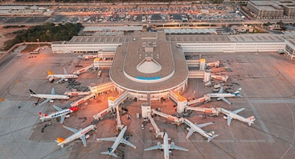 Antalya Havalimanı'nda 2024 Rekoru: Tek Günde 209 Bin 540 Yolcuya Hizmet Verildi