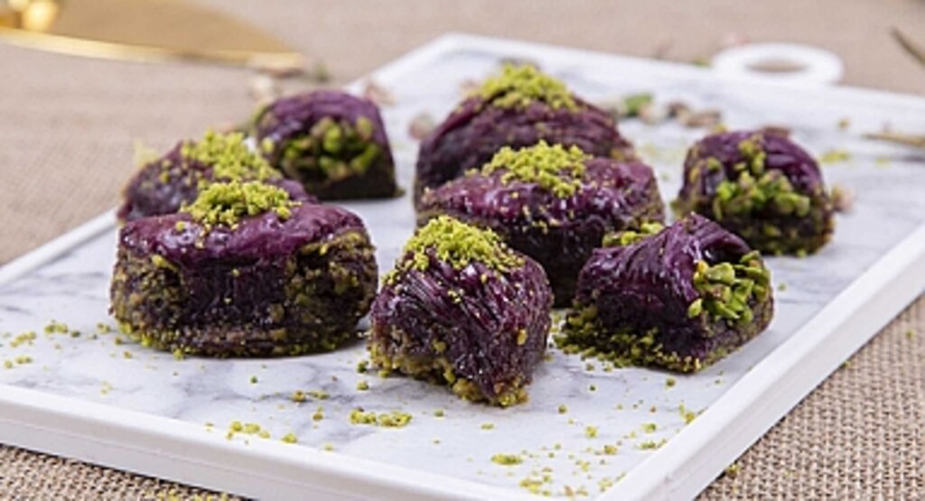 Mor Baklava: Farklı ve Bağımlılık Yaratan Lezzet