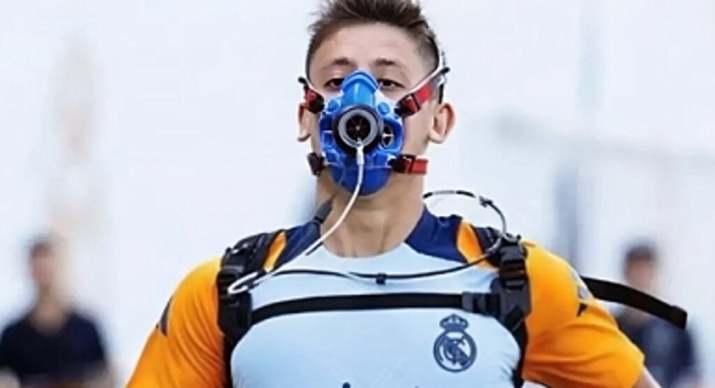 Arda Güler’in Maskeli Görüntüsü Sosyal Medyada Gündem Oldu: Real Madrid’de Sakatlık Önlemleri Dikkat Çekiyor