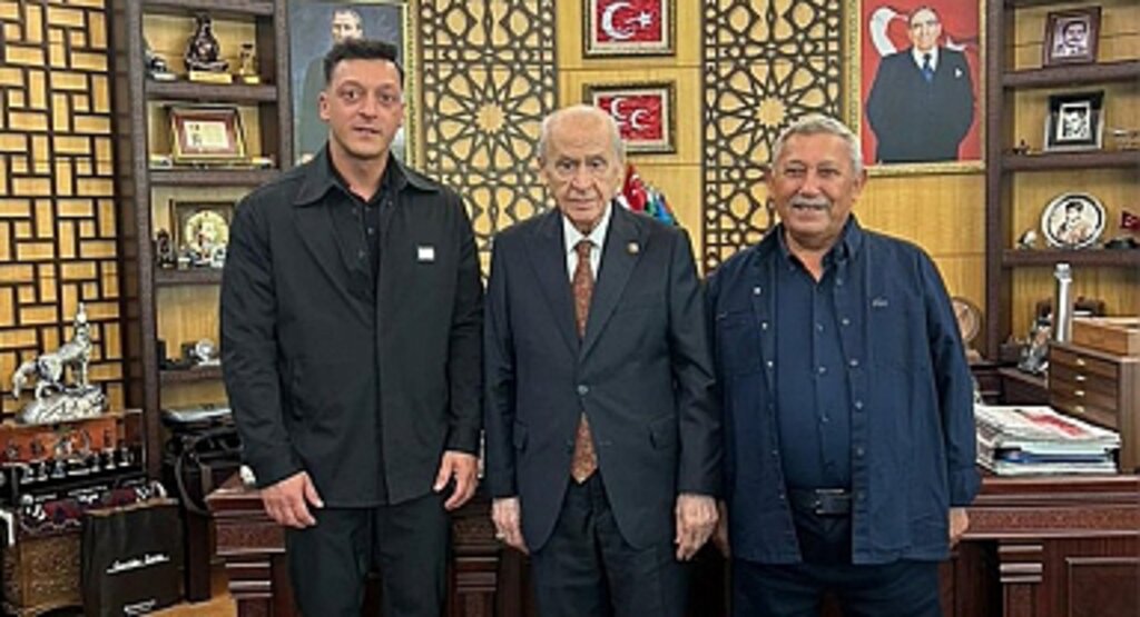 Mesut Özil-Bahçeli Görüşmesi Sosyal Medyada Gündem Oldu