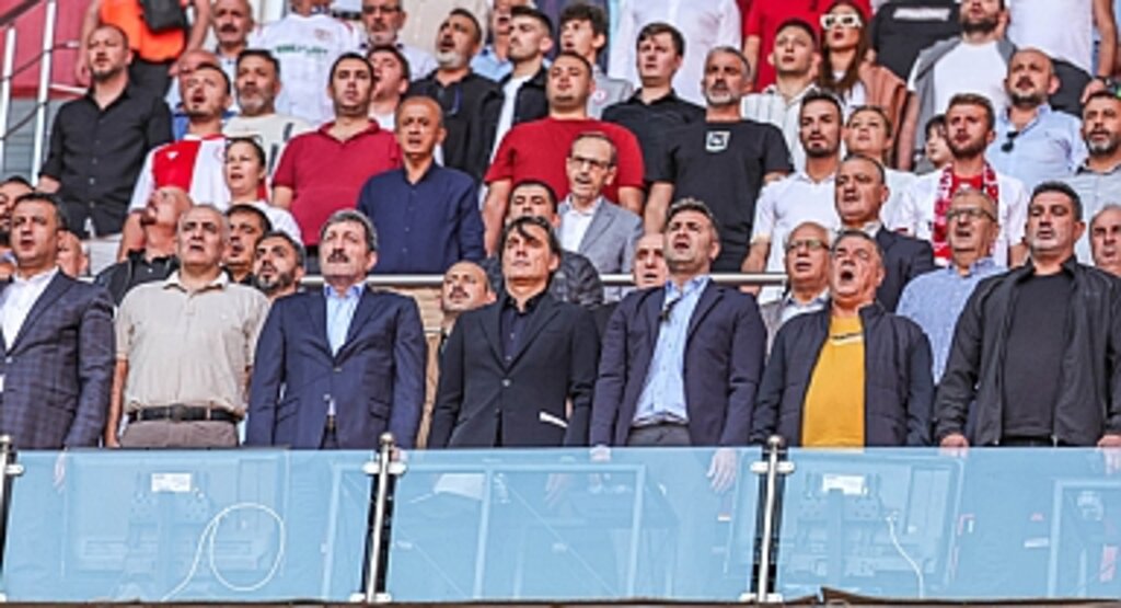 A Milli Takım Teknik Direktörü Montella, Samsunspor-Göztepe karşılaşmasında