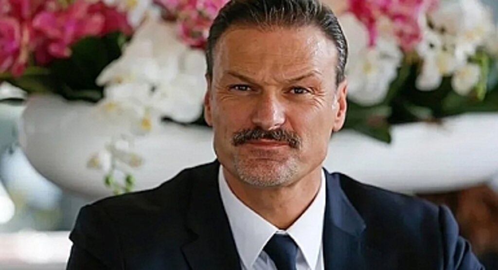 Alpay Özalan Kimdir? Futbolculuk Kariyerinden Siyasete Uzanan Başarı Dolu Yolculuk