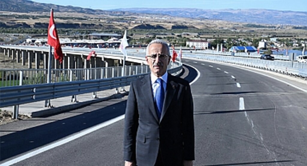 Ankara-Kırıkkale-Delice ve Antalya-Alanya Otoyol Projeleri İçin İmzalar Atılıyor