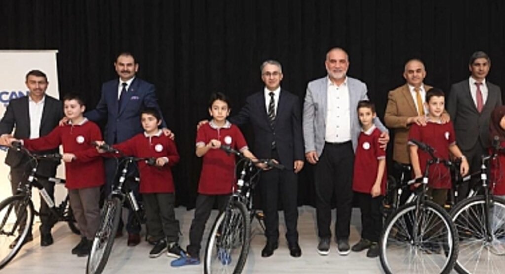 Başkan İbrahim Sandıkçı’dan Başarılı Öğrencilere Anlamlı Ödüller