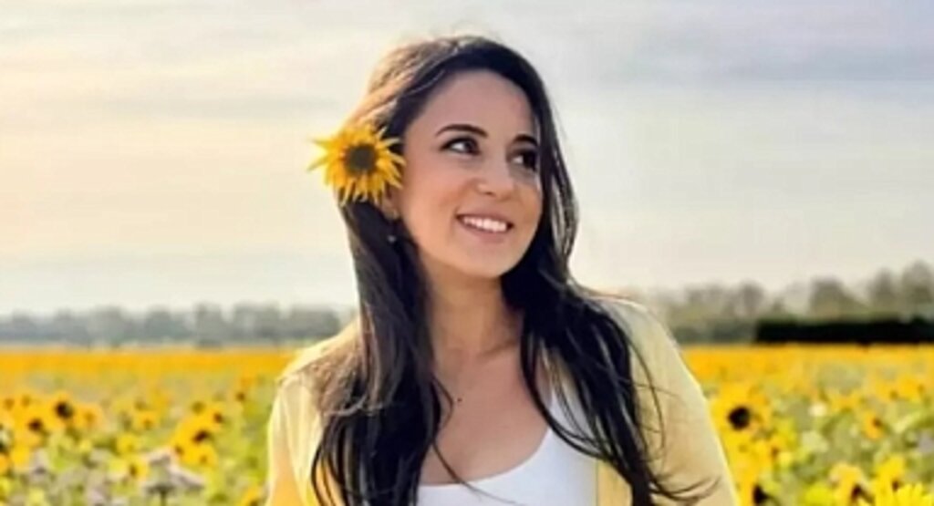 Karsu'dan Bebek Müjdesi! Ünlü Şarkıcı Hamileliğini Duyurdu